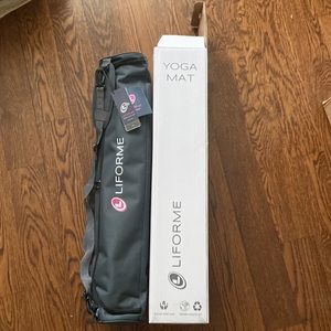 NWT Liforme yoga mat with bag, gratitude gray